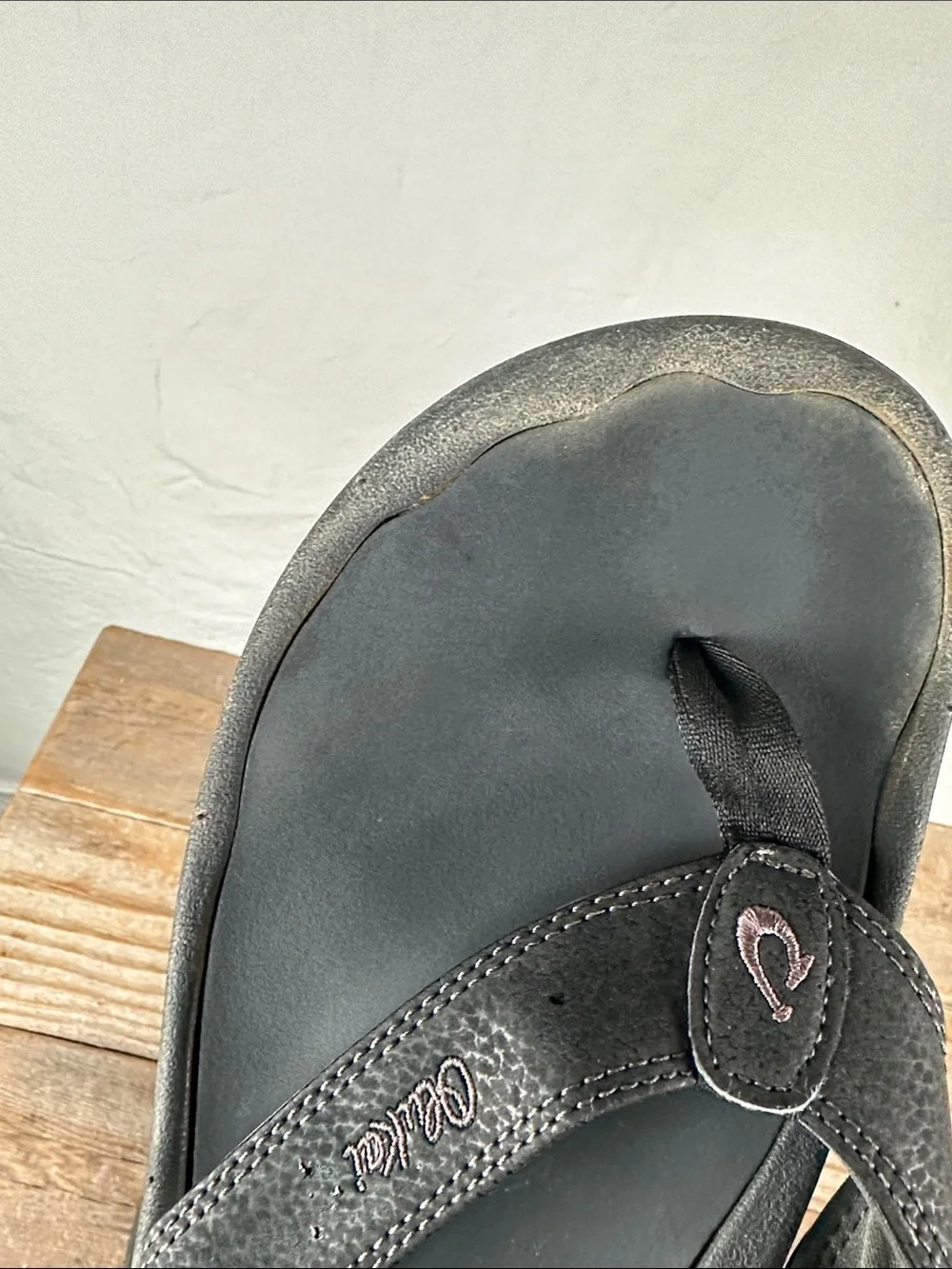 OluKai Men's Black Flip-Flop Sandals